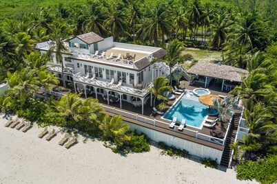 Zen Exuma: Stunning Beachfront Villa w/ NEW Rooftop Lounge, Spa, Cabana & Pool!