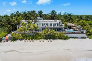 Exterior - Zen Exuma: Stunning Beachfront Villa w/ NEW Rooftop Lounge, Spa, Cabana & Pool! (Moss Town)