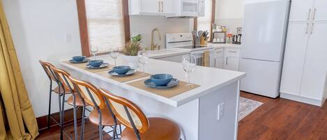 Refrigerador, microondas, horno, placa de cocina