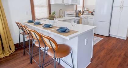 2 Bedroom Craftsman : KING Bed : Views : Parking :: Between Disney/Universal