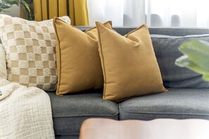 Interior - 2 Bedroom Craftsman : KING Bed : Views : Parking :: Between Disney/Universal (Whittier)