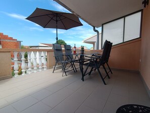 屋外ダイニングエリア