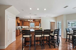 Dining - Whispering Waves: Pool, Bikes & Walk to Beach (Melbourne Beach)