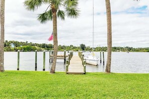 Marina - Sunset on the Bayfront: Waterfront Home with Kayak & Dock (Palm Bay)