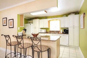 Fridge, microwave, oven, stovetop - Sunset on the Bayfront: Waterfront Home with Kayak & Dock (Palm Bay)