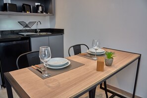Superior Studio | Private kitchen | Full-size fridge, microwave, oven, electric kettle - Babel Campus (Buenos Aires)