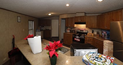 Cozy secluded home. Close to lakes, spacious yard for family & pet friendly!