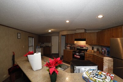 Cozy secluded home. Close to lakes, spacious yard for family & pet friendly!