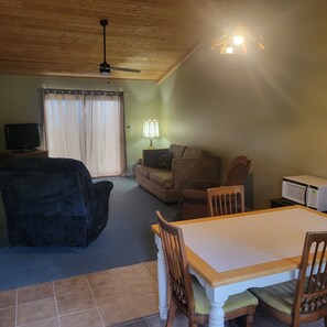 TV, books, printers - #3 Thomas' Parkside Cottages, 2BR suite, private patio w/ Lake Huron views. (Oscoda)