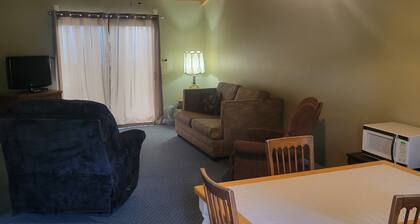 #3 Thomas' Parkside Cottages, 2BR suite, private patio w/ Lake Huron views.