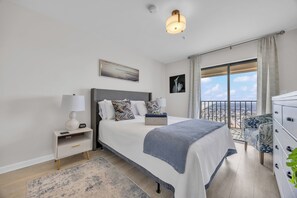 2 Schlafzimmer, Schreibtisch, Bügeleisen/Bügelbrett, Reisekinderbett