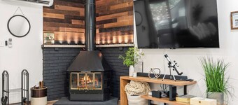 The Bear's Den by Avantstay Prime Location, Renovated w/ Movie & Game Room