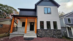 Interior - Lakeside Serenity by Avantstay Lakefront, Newly Built, Deck w/ Views! (White Haven)