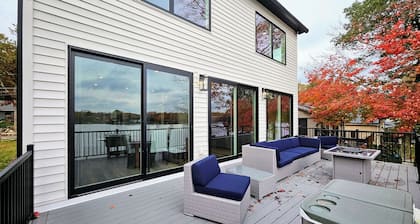 Lakeside Serenity by Avantstay Lakefront, Newly Built, Deck w/ Views!