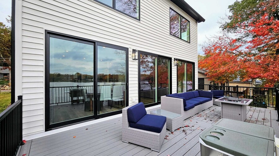 Lakeside Serenity by Avantstay Lakefront, Newly Built, Deck w/ Views!