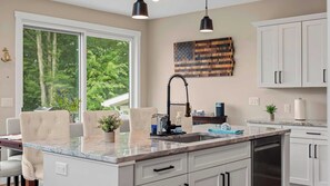 Interior - Lakeside Serenity by Avantstay Lakefront, Newly Built, Deck w/ Views! (White Haven)