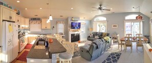 Interior - Waves 'n Wooder by Avantstay Swimspa + Game Room, Walk to Beach (Wildwood)