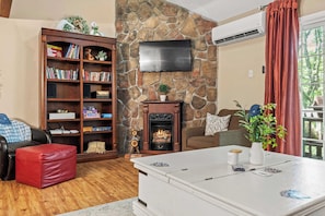 Interior - Slope Lodge Prime Skiing Location Indoor Pool, Hot Tub, Sauna Private Deck (Tannersville)