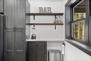 Interior - The Breck by Avantstay Modern 6bdr Cabin w/ Hot Tub & Game Room (Lake Harmony)