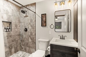 Bathroom - The Breck by Avantstay Modern 6bdr Cabin w/ Hot Tub & Game Room (Lake Harmony)