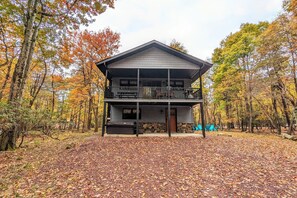 Exterior - The Breck by Avantstay Modern 6bdr Cabin w/ Hot Tub & Game Room (Lake Harmony)
