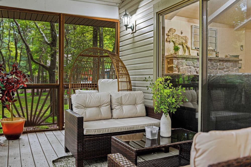 Frolic on Fern by Avantstay Enclosed Deck w/ Forest Views, Bar - Chestnuthill Township, PA