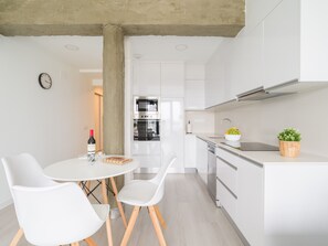 Refrigerador, microondas, horno y lavavajillas 