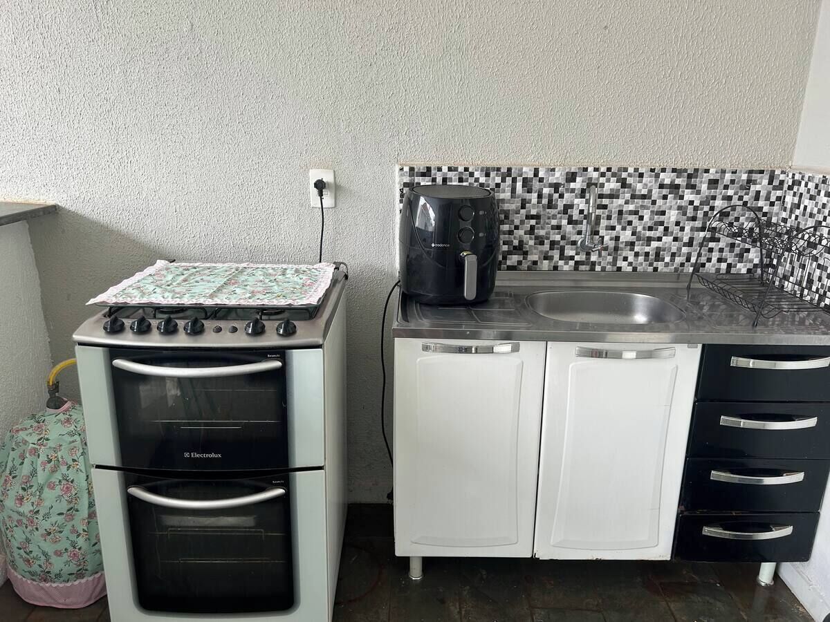 Frigorífico, horno, placa de cocina y licuadora