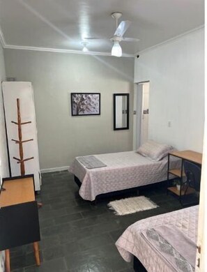 1 chambre, bureau, fer et planche à repasser, Wi-Fi