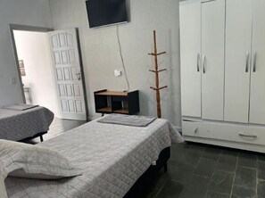 1 soverom, skrivebord, strykejern/-brett og wi-fi