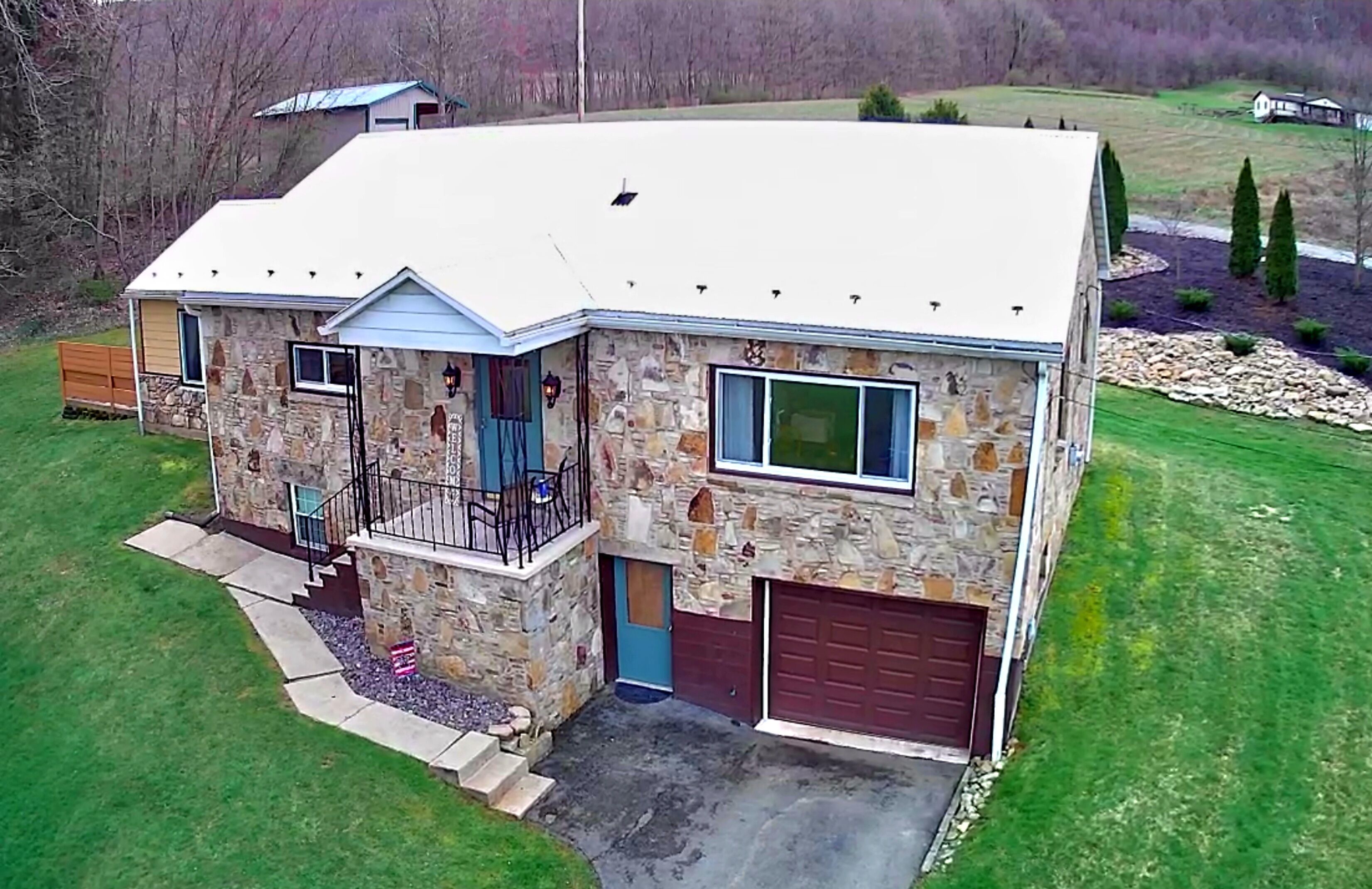 Family and Pet Friendly Confluence Cottage!