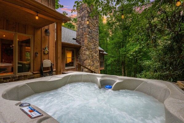 Bañera de hidromasaje al aire libre