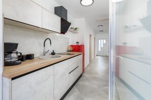 Fridge, microwave, oven, stovetop - Villa Berg II - Pool, Game Room, Trampoline (Valbandon)