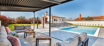 Villa Berg II - Pool, Game Room, Trampoline