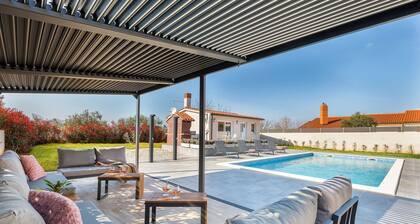 Villa Berg II - Pool, Spielzimmer, Trampolin