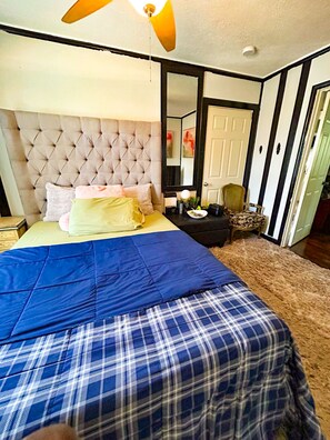 3 bedrooms, iron/ironing board, WiFi, bed sheets - 5 Minutes to Beach! House in Pompano Beach. Pet-Friendly! (Pompano Beach)