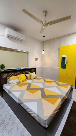 1 bedroom, iron/ironing board, bed sheets - Luxury City Centre Rare Studio!
(Varanasi)