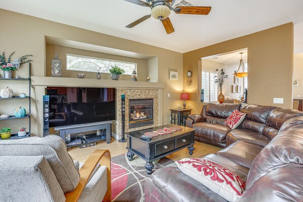 TV, fireplace, video games, DVD player - Private Yard: Las Vegas Sanctuary on Cul-De-Sac (Las Vegas)