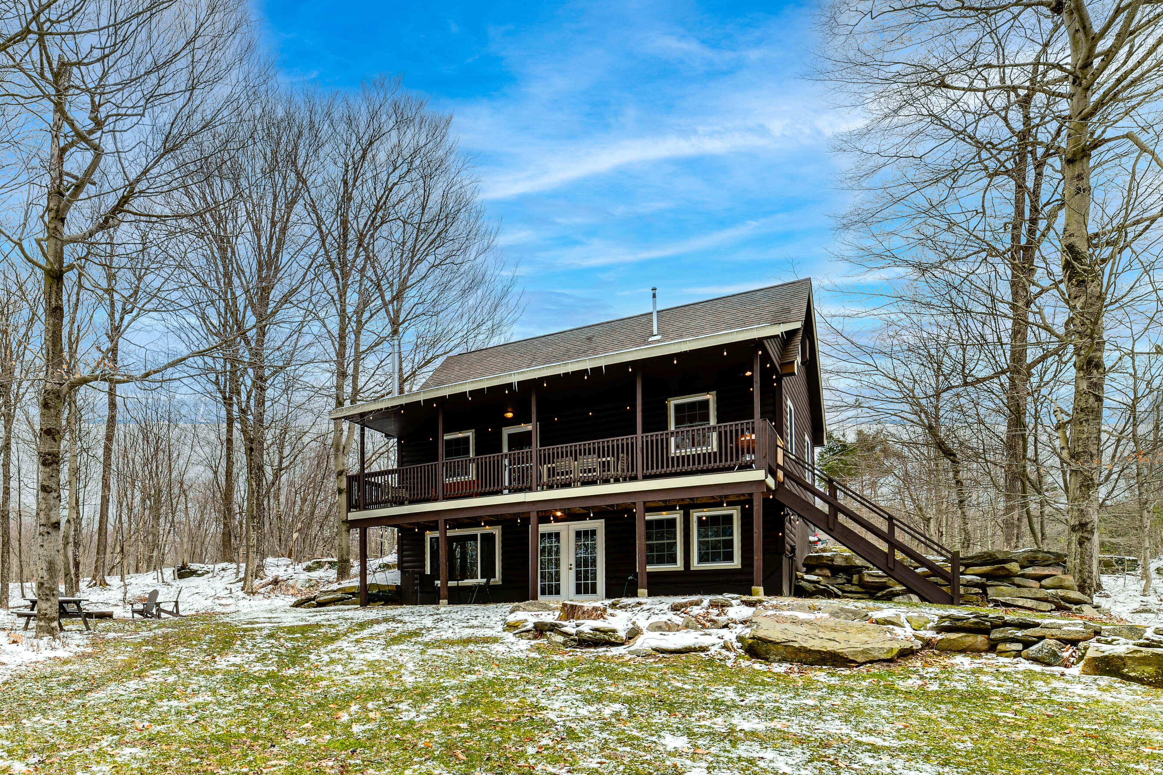 Cozy Roscoe Cabin w/ Fire Pit & Balcony!