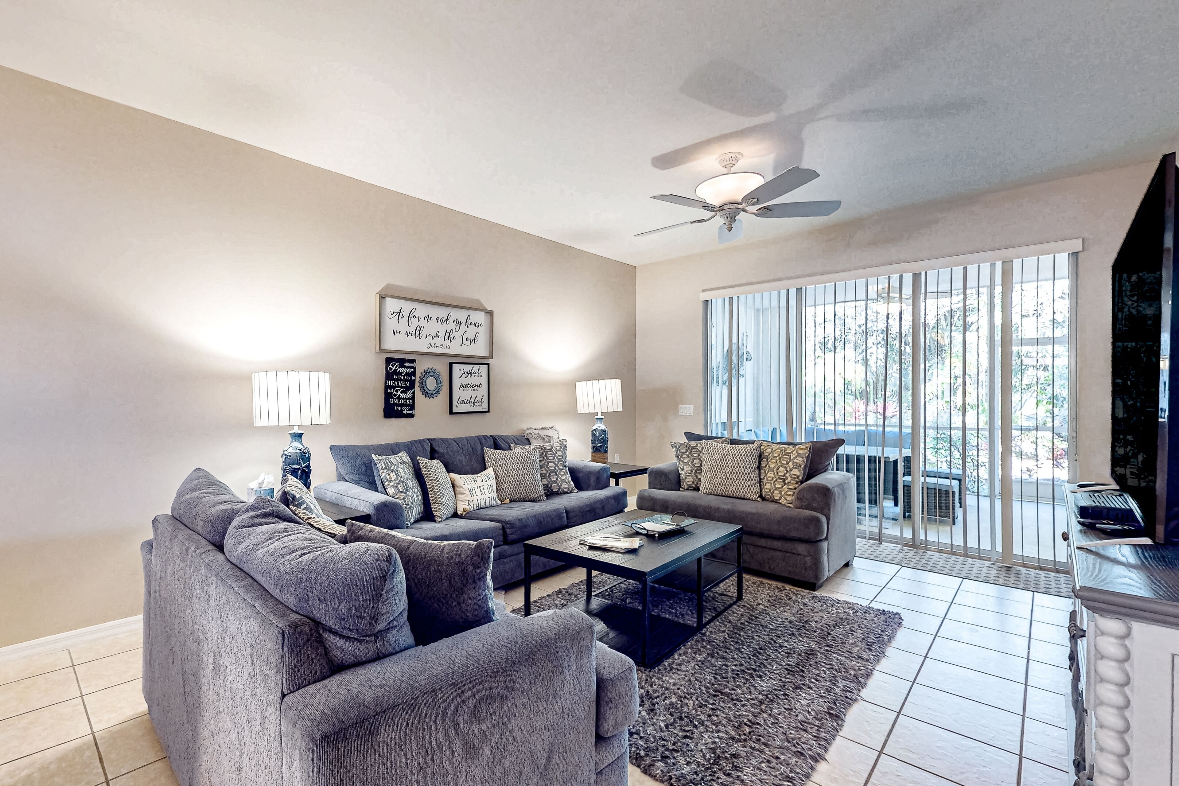 Well-appointed condo near downtown Naples with W/D, fast WiFi, & central AC
