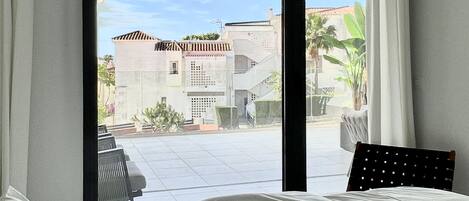 3 bedrooms, travel crib, WiFi, bed sheets