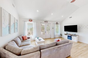 テレビ、卓球台