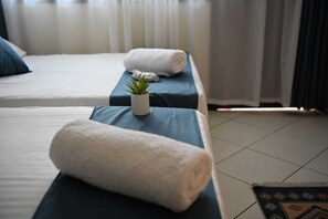 9 habitaciones, tabla de planchar con plancha, wifi y ropa de cama