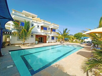 10 minutes to the beach! Villa Sultanas Luxury Villa with private swimming pool