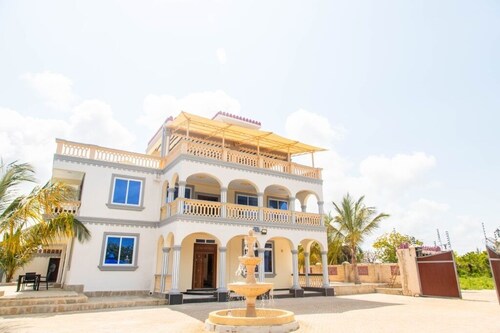 10 minutes to the beach! Villa Sultanas with private swimming pool