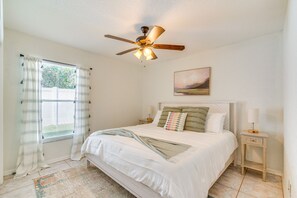 4 Schlafzimmer, Schreibtisch, Bügeleisen/Bügelbrett, Reisekinderbett