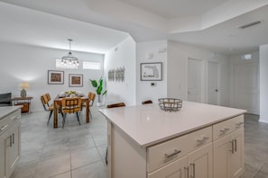 House | 3 bedrooms, desk