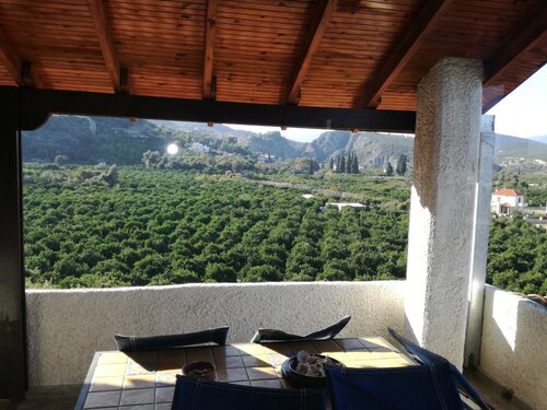 Βίλα Φανης .
Η απόλυτη ηρεμία. Απεριόριστη θέα θάλασσα βουνό. 