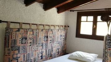 2 bedrooms, iron/ironing board, bed sheets