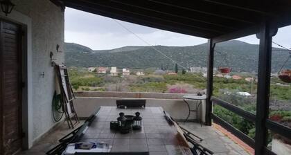 Βίλα Φανης .
Η απόλυτη ηρεμία. Απεριόριστη θέα θάλασσα βουνό.